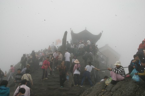 Chùa Đồng nằm tại nơi cao nhất của đỉnh Yên Tử, nơi đây du khách có thể ngắm nhìn cả một vùng Đông bắc rộng lớn